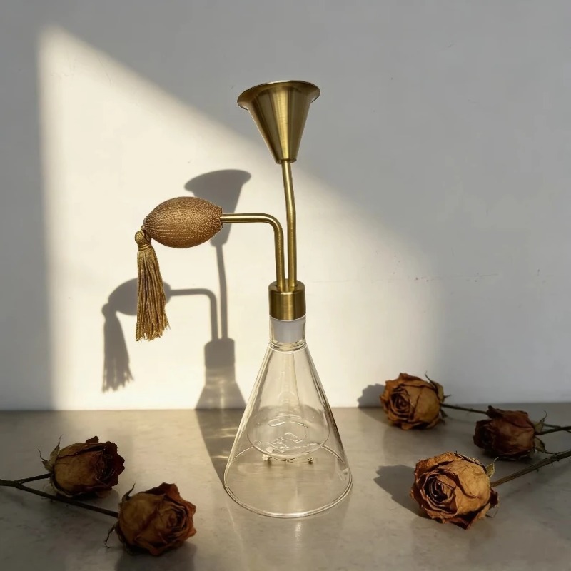 Elegante Parfümflasche mit Qua – Perfume Fragrance Store Bewertung und Preis