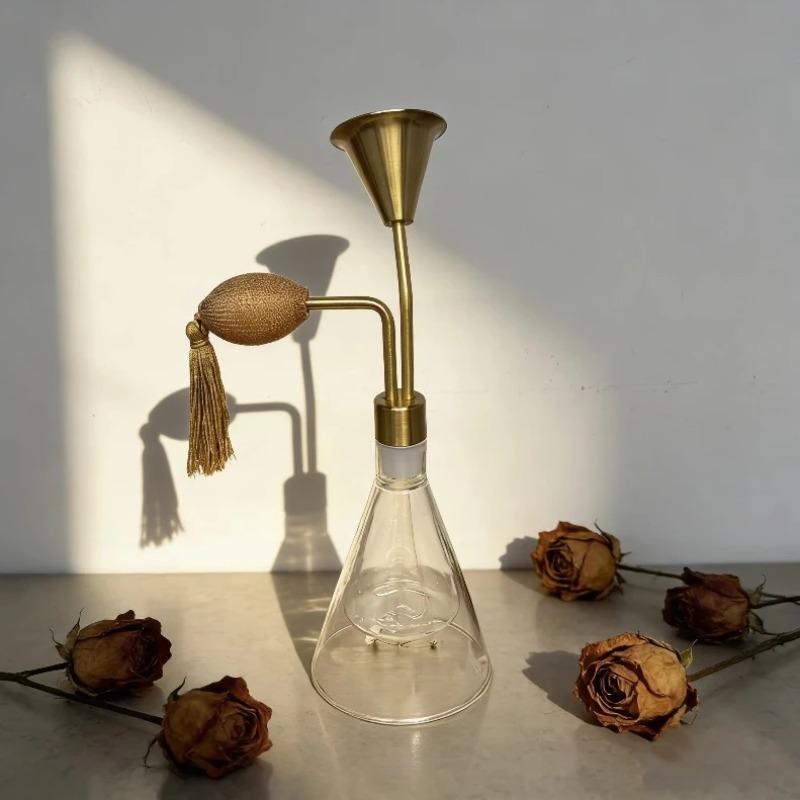 Elegante Parfümflasche mit Qua – Perfume Fragrance Store Bewertung und Preis